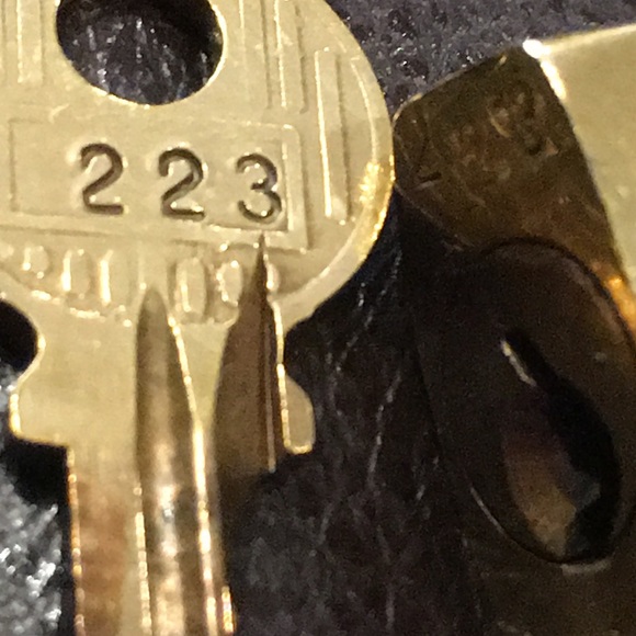 Vintage LV Louis Vuitton Padlock Lock & Key 223 - Picture 5 of 7